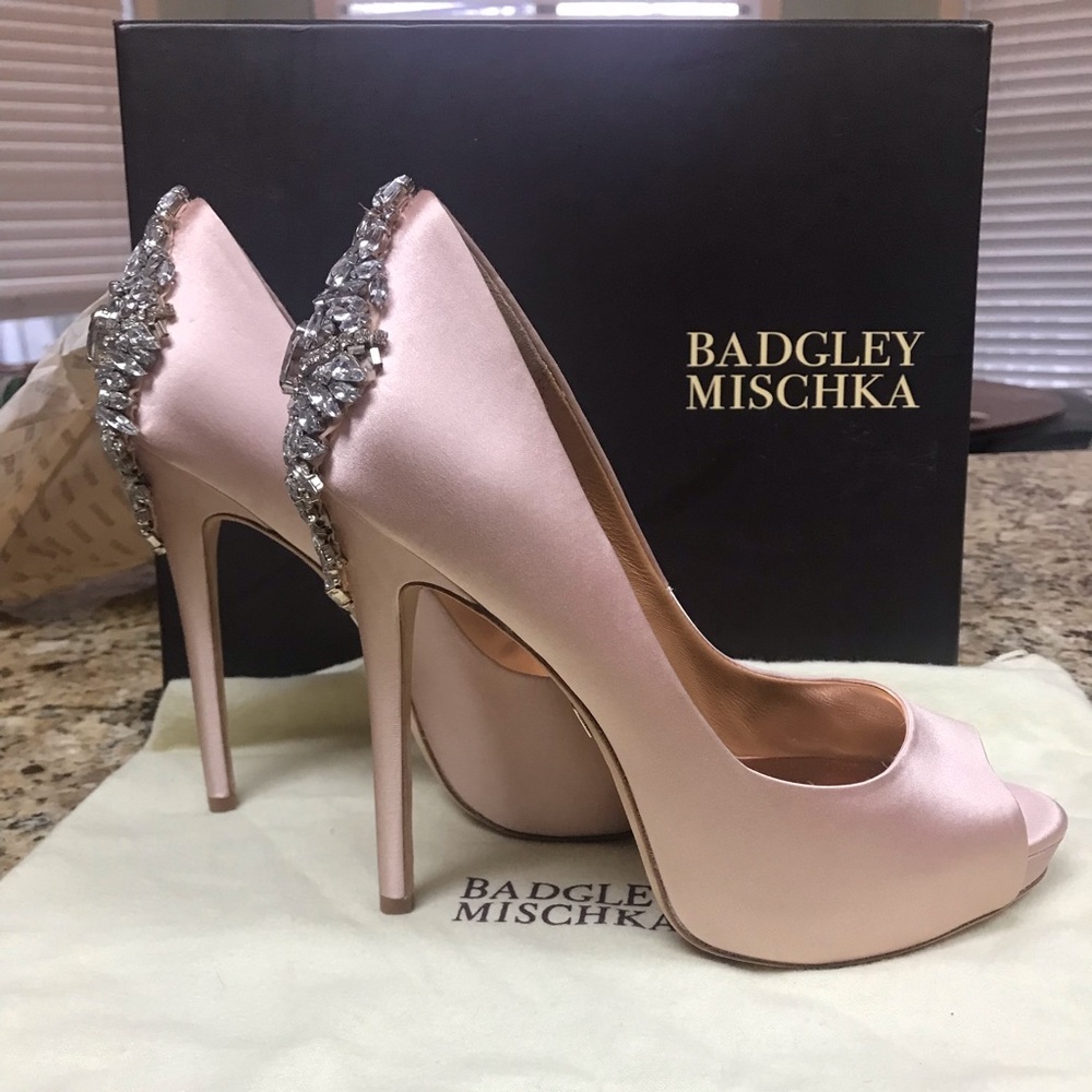 Badgley Mischka Kiara embellished Blush peep toe pump size 7